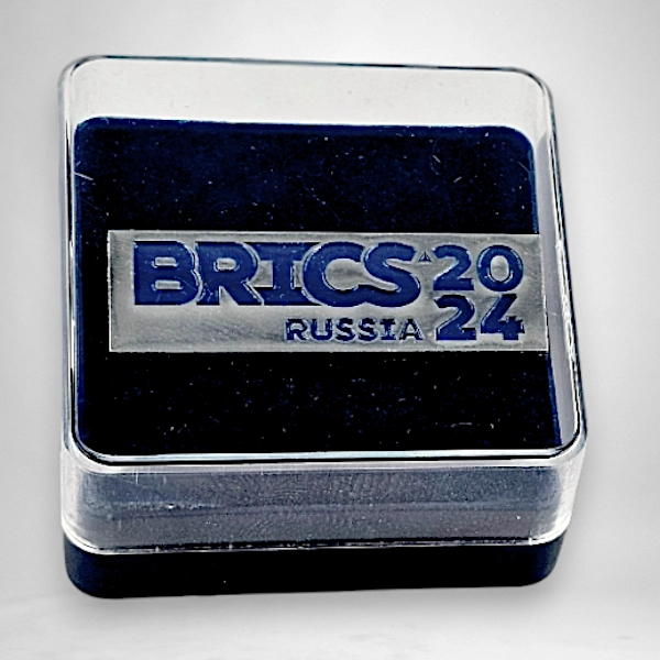 Значок в футляре синего цвета