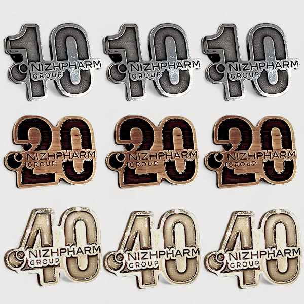 Юбилейные нагрудные значки из разных металлов