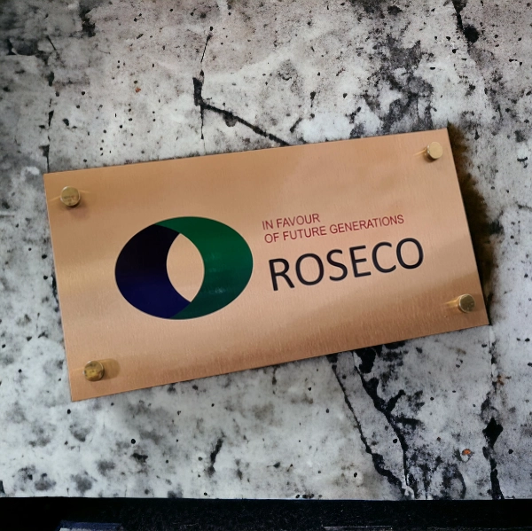 Табличка из алюминия 0,5 мм, нанесение сублимация, дистанционные крепления