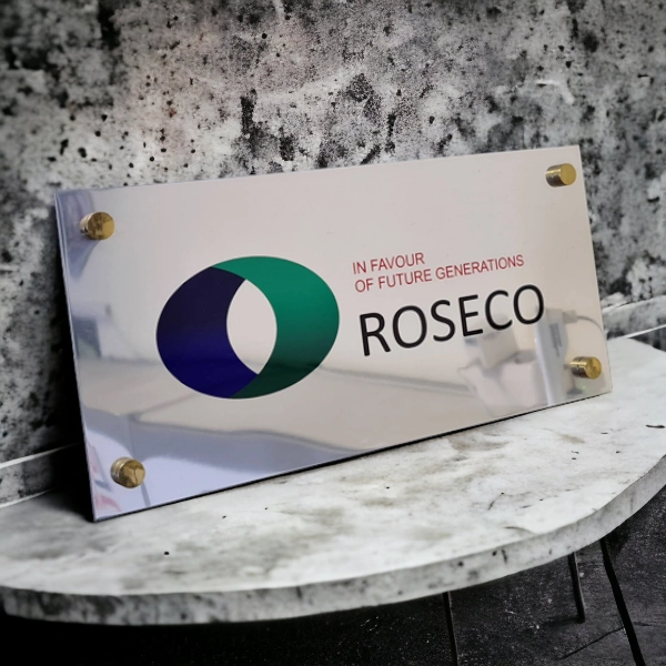 Табличка из алюминия 0,5 мм, нанесение сублимация, дистанционные крепления