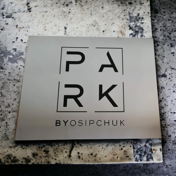 Латунная табличка 350х350 мм. Матовая поверхность