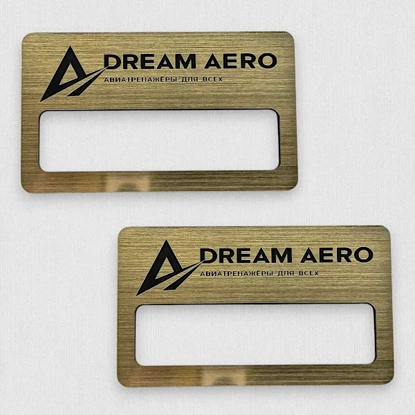 Изготовление бейджей из пластика под сатиновое золото Изготовление бейджей из пластика под сатиновое золото