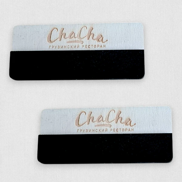 Комбинированные бейджи на заказ для ресторана ChaCha Комбинированные бейджи на заказ для ресторана ChaCha